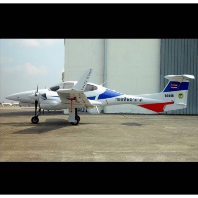 โมเดล เครื่องบินจำลอง เครื่องบินรบ ไทย    เครื่องบินฝึก DA-42 Twin star  ทอ.ไทย   ขนาด 1/72  ยาวประมาณ 14 ซม.