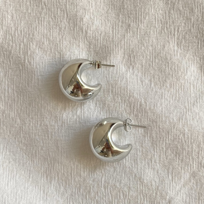 ต่างหู Half Moon Earrings - wheniloveilove