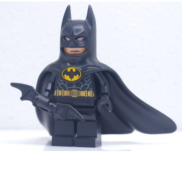 ( Ploybrick Minifigure ของแท้ ) DC Batman Black Suit 1989 76139 Batmobile