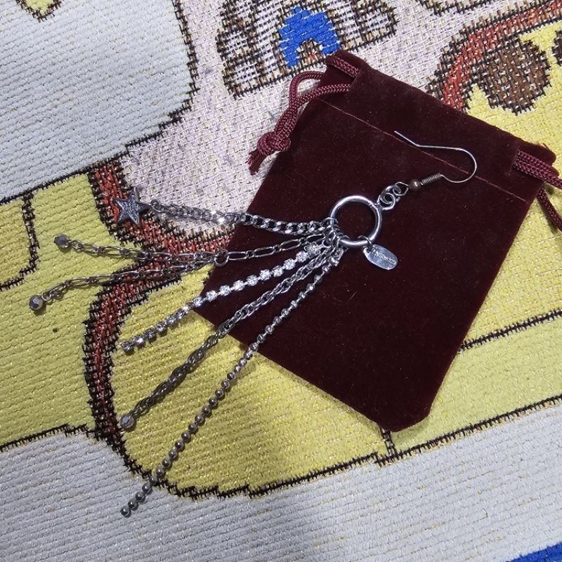 hysteric ต่างหูแบบข้างเดียว