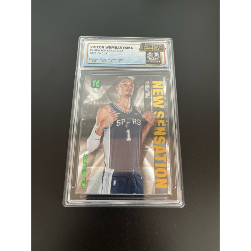 Wembanyama rookie card top class SQC 8.5