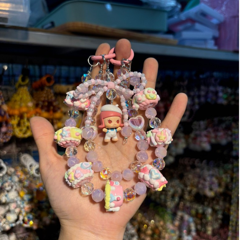 AA4 ของแท้ พวงกุญแจจาก pop mart ลายน้องครายเบบี้ สินค้ามาใหม่ งานสวยถ่ายจากงานจริง มีของพร้อมส่งจากไทยค่า