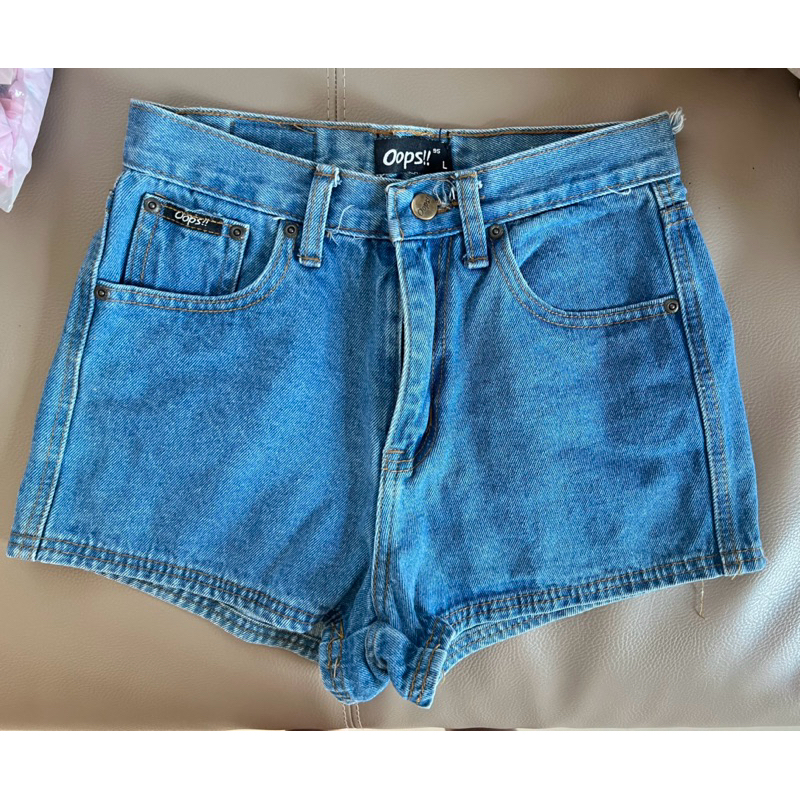 กางเกงยีนขาสั้น oops
