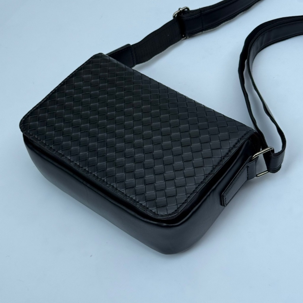 กระเป๋าสะพายข้างผู้ชาย 8 นิ้ว - สไตล์เท่ห์ น้ำหนักเบา ความจุเยอะ