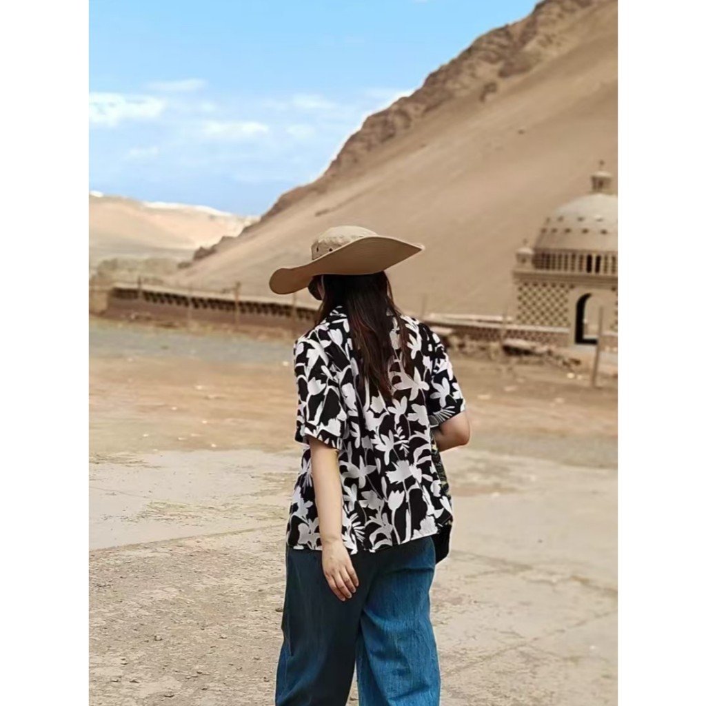 เสื้อลายดอกผู้หญิง ฮาวาย สีดำดอกขาว ชุดไปทะเล แขนสั้นกระดุมหน้า ผ้าไหมอิตาลี เย็น เสื้อสงกรานต์ #312