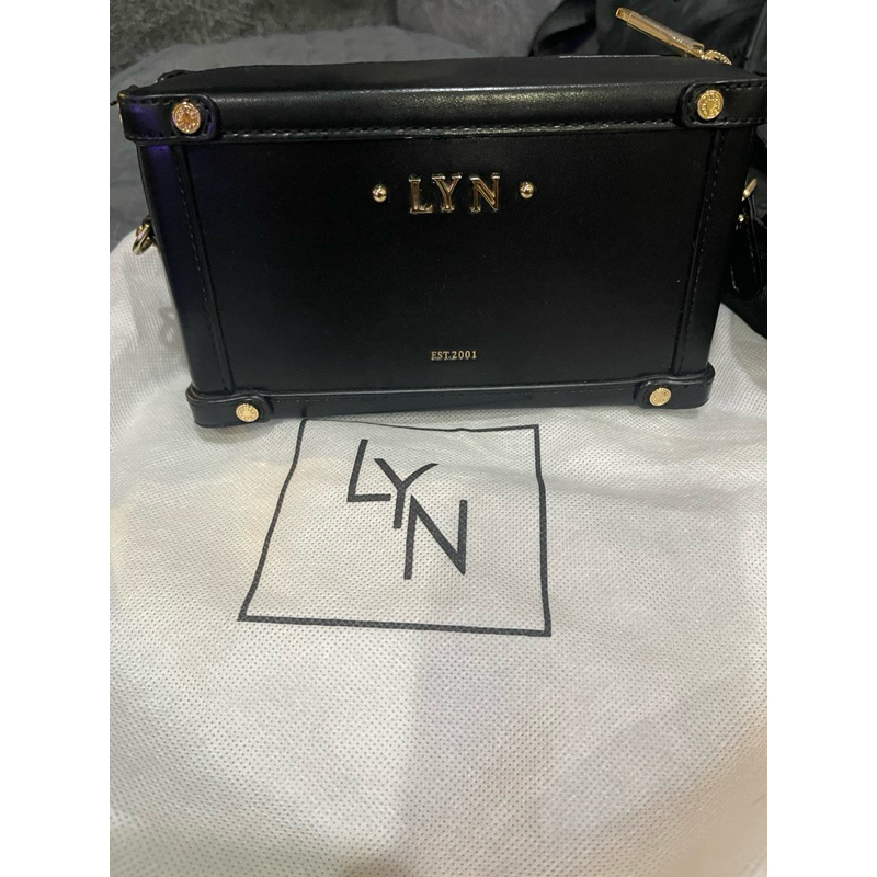 กระเป๋าLYN แท้ มือสอง ทรงกล่องใหม่มาก