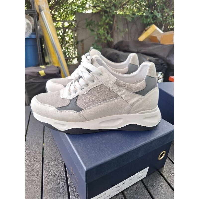 Chuniverse 
รองเท้าเพิ่มความสูง 8 ซม.