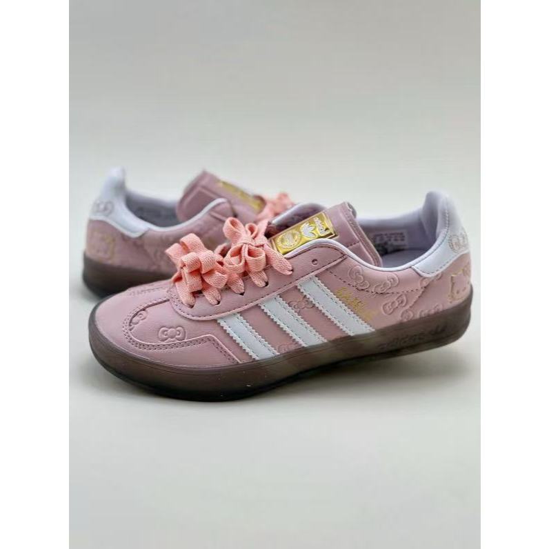 Adidas Originals Gazelle INdoor  Hello Kitty รองเท้าผ้าใบกันลื่นแบบลำลองที่ทนต่อการสึกหรอ II0018TL