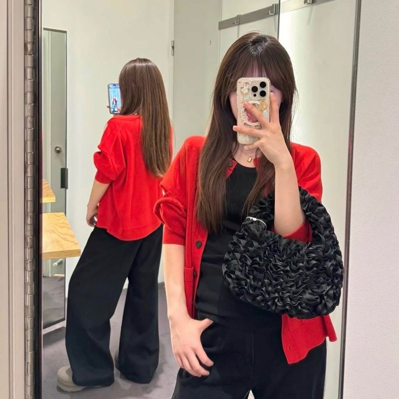 (พร้อมส่ง) กระเป๋า Cos Micro/Mini Dahlia Bag สี Black/Purple ของแท้100% - รูปที่ 5