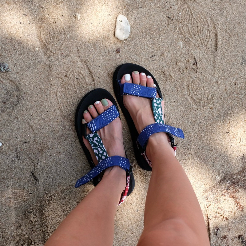 รองเท้าแตะรัดส้น BUFFOLLOW STRAP ON SANDALS “HAWAII”