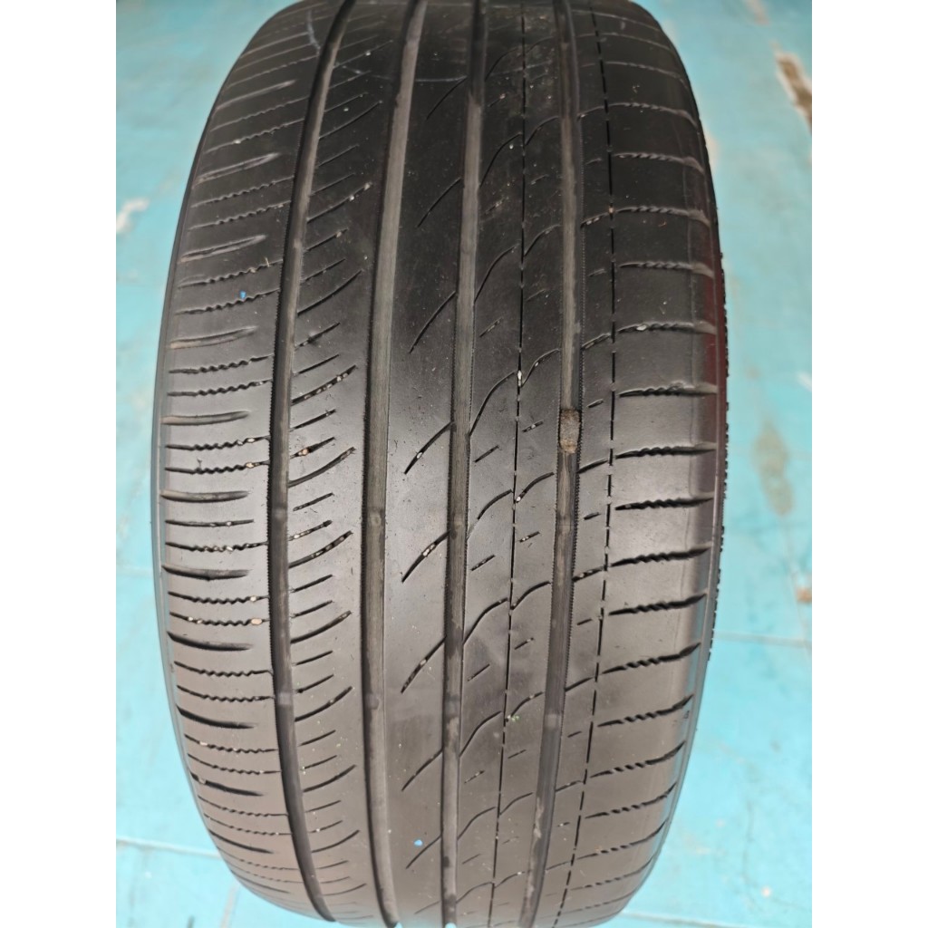 ยางเปอร์เซ็นต์ toyo   ขนาด 225 45 R18 ยางปี 20  มีปะ  300 บาท