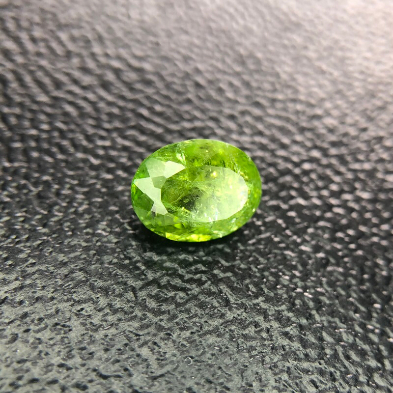 2.16 กะรัต | ทัวร์มาลีนสีเขียว | 9.3x7.2x5.5มม. | ทรงรี | 2.16 carats | Green Tourmaline | 9.3x7.2x5