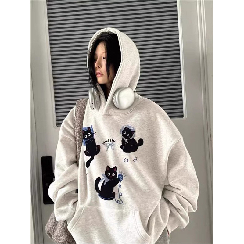 CHERISH (พร้อมส่ง) เสื้อแขนยาว มีฮู้ด มีซับใน กระเป๋าหน้า งานปัก ลายแมว