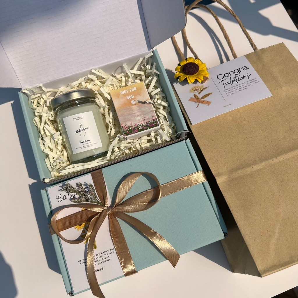 Gift Set G55 ของขวัญเทียนหอม 60 ml พร้อมถุงกระดาษทานตะวัน รับปริญญา งานแต่งงาน วันเกิด