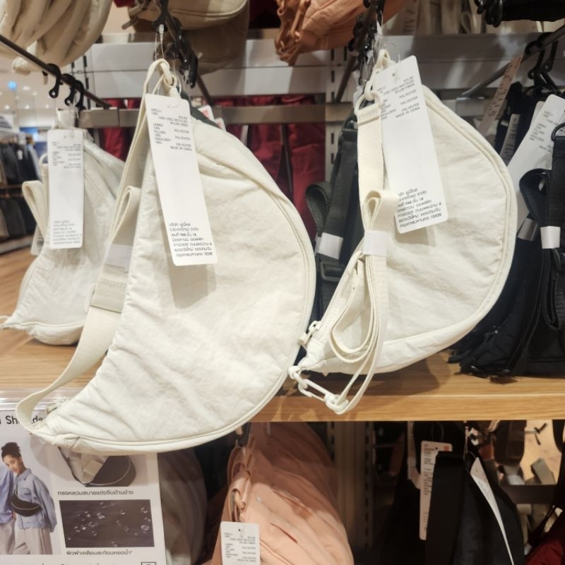 กระเป๋าเกี๊ยว หิ้วจากช็อปแท้ uniqlo กระเป๋าสะพายไหล่ มีทั้งไซส์เล็ก และใหญ่ ใช้ได้ทุกเพศทุกวัย สีพาสเทล สีสันสดใสจ้า - รูปที่ 2