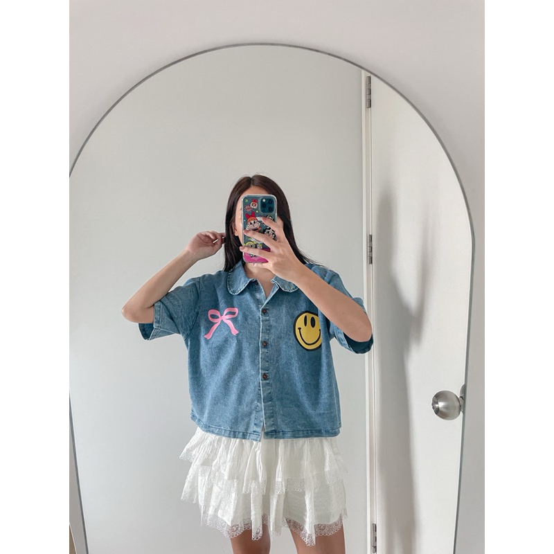 เสื้อยีนส์คอปกหน้ายิ้มโบว์