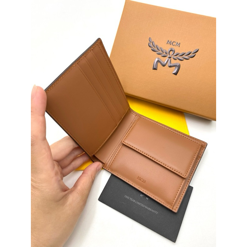 พร้อมส่ง 🔥Sale 6599🔥 กระเป๋าสตางค์ ผู้ชาย mcm มีช่องใส่เหรียญ พกพาสะดวกมาก ขนาด : 10.5x9 ซม.