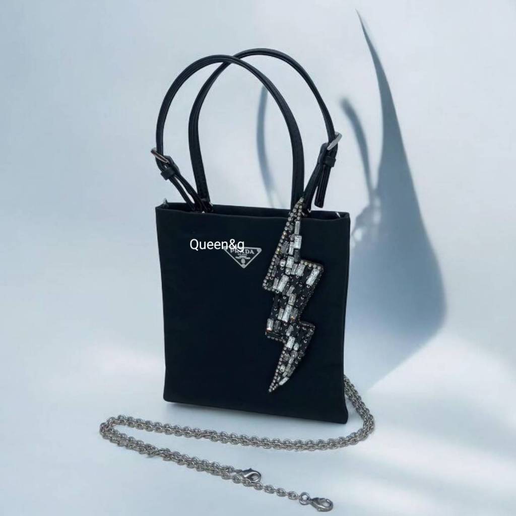 Prada nylon crossbody bag vintage brandname พราด้า กระเป๋าถือ แบรนด์เนม มือสอง ลุ้นตู้ญี่ปุ่น