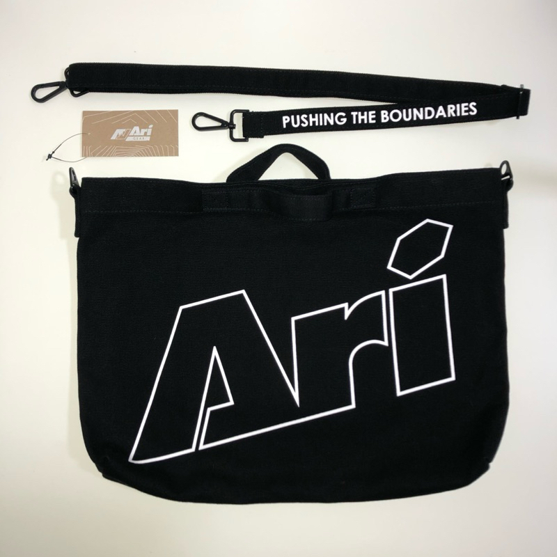 กระเป๋า Ari สีดำ มือสอง สภาพดี