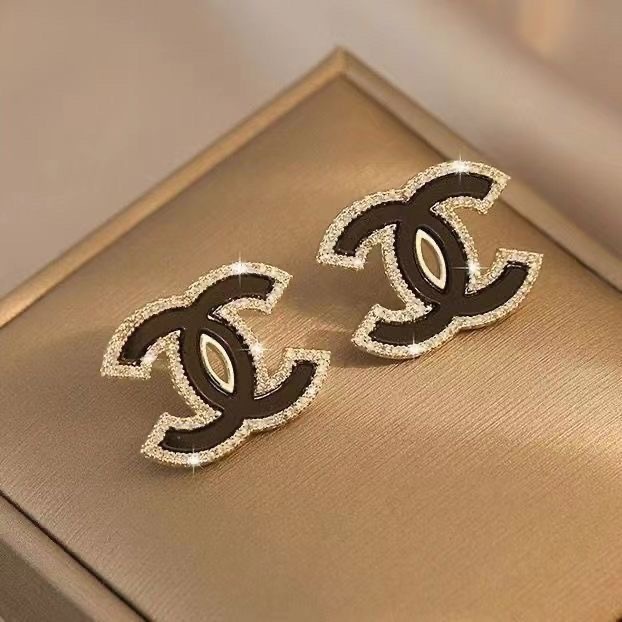 ต่างหูแฟชั่น Channels stud earrings 12-16mm 1 คู่