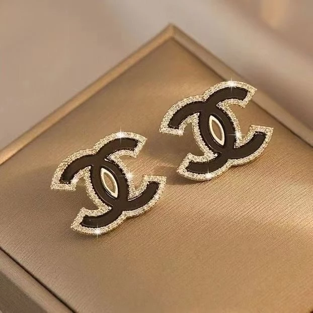 ต่างหูแฟชั่น Channels stud earrings 12-16mm 1 คู่