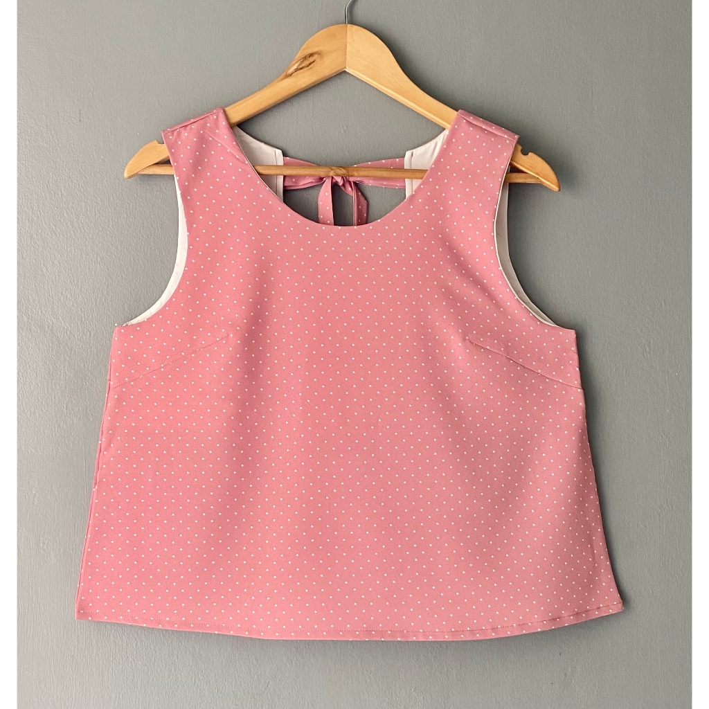 Rata Closet เสื้อกล้าม แขนกุด ผูกโบหลัง สีชมพู ลายจุด