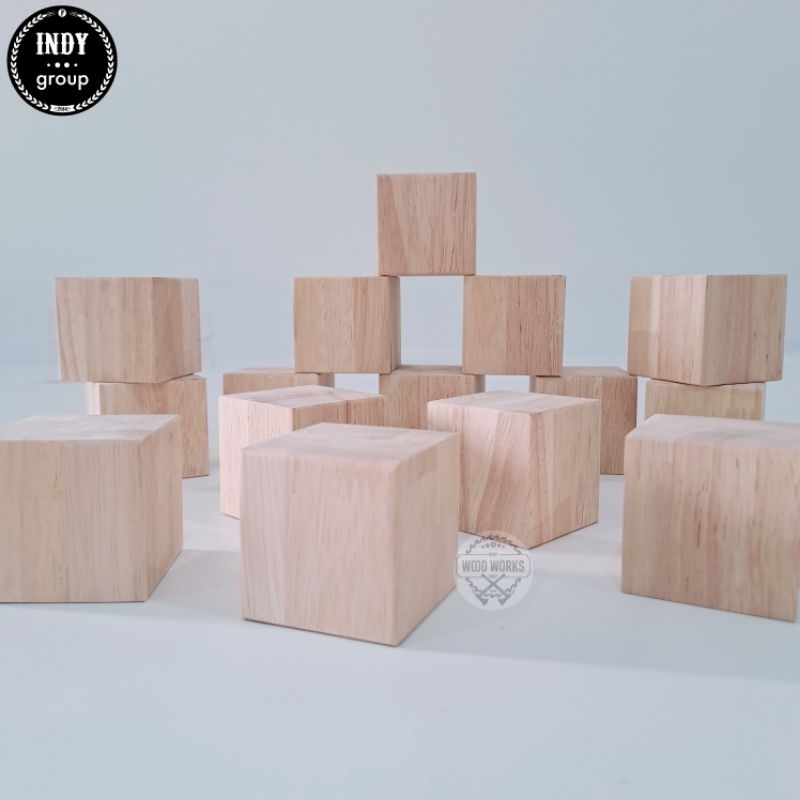 ไม้เต๋า ลูกเต๋าไม้ เต๋าไม้ยาง ขนาด 4.5×4.5 cm แพ็ค 10 อัน