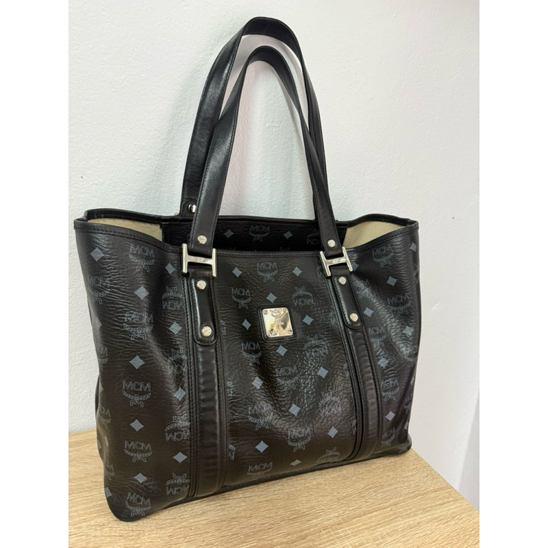 กระเป๋า Mcm tote bag black สีดำ กระเป๋าผู้หญิง มือสอง กระเป๋าสะพายข้าง ใบใหญ่ กระเป๋าทำงาน ใส่โน้ตบุ