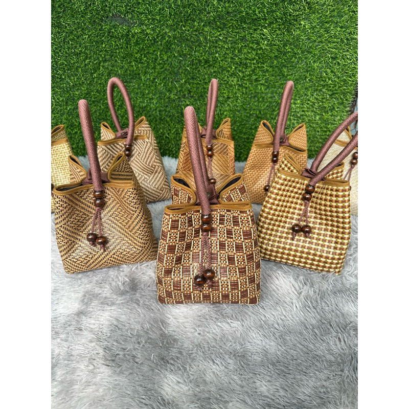 กระเป๋าสานทรงจีบ งานDIY ไซส์ 6x6.5 นิ้ว ดีไซน์เก๋ไม่เหมือนใคร