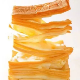พร้อมส่ง ขนมปังเลเยอร์ ปังเลเยอร์เนยนม 24ห่อ*80กรัม