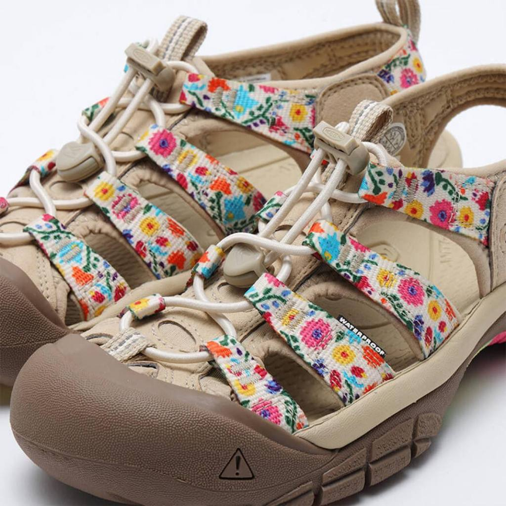 Keen รองเท้าผู้หญิง รุ่น Women's NEWPORT RETRO (MULTI/SAFARI)