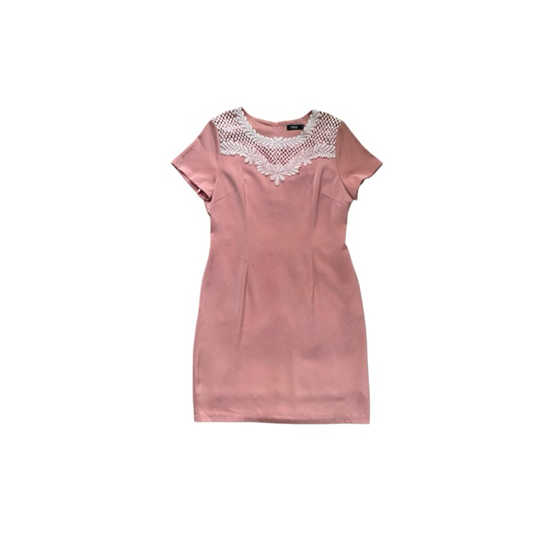 เดรส PARISA สีชมพูคอลูกไม้