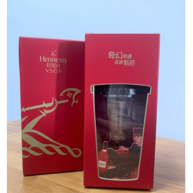 พร้อมส่ง แก้ว #HennessyxJacksonWang got7 **กล่องนอกตำหนิ ตัวแก้วปกติ