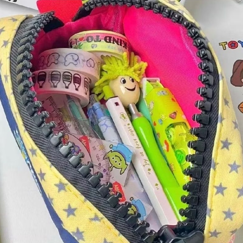 พร้อมส่งจากไทย กระเป๋าดินสอ กระเป๋าเครื่องเขียน  กระเป๋าอเนกประสงค์ พิมพ์ลายการ์ตูน ใบใหญ่ จุของได้เยอะ