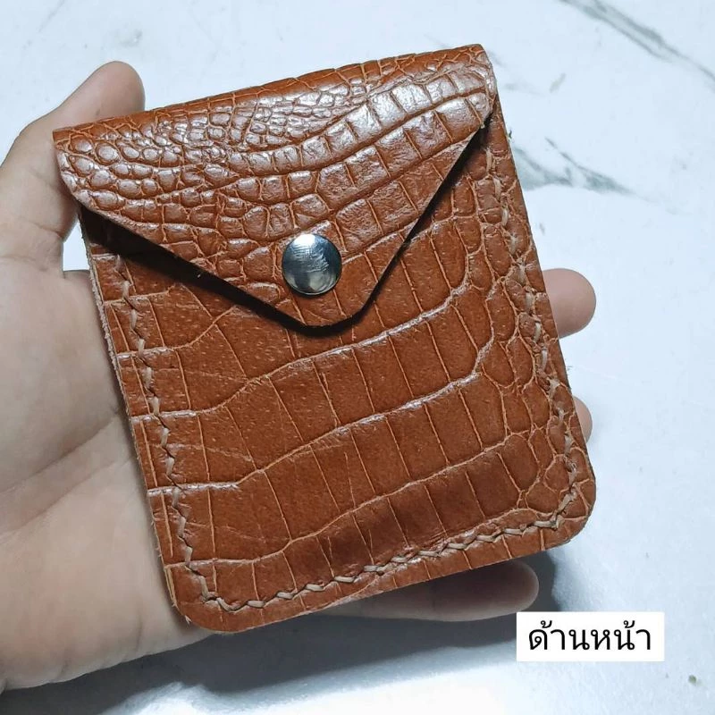 กระเป๋าV.3 หนังวัวอัดลายจระเข้ สูง 11ซม กว้าง 9ซ.ม.