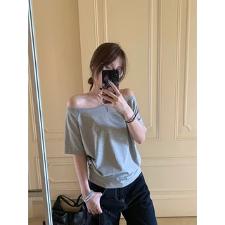 เสื้อยืดผู้หญิง คอปาดปาดไหล่ เสื้อยืดสวยๆผู้หญิงที่กําลังฮิต oversize สไตล์เรโทร เหมาะสำหรับสาวแซ่บ คอกลมแขนสั้น สีทึบ