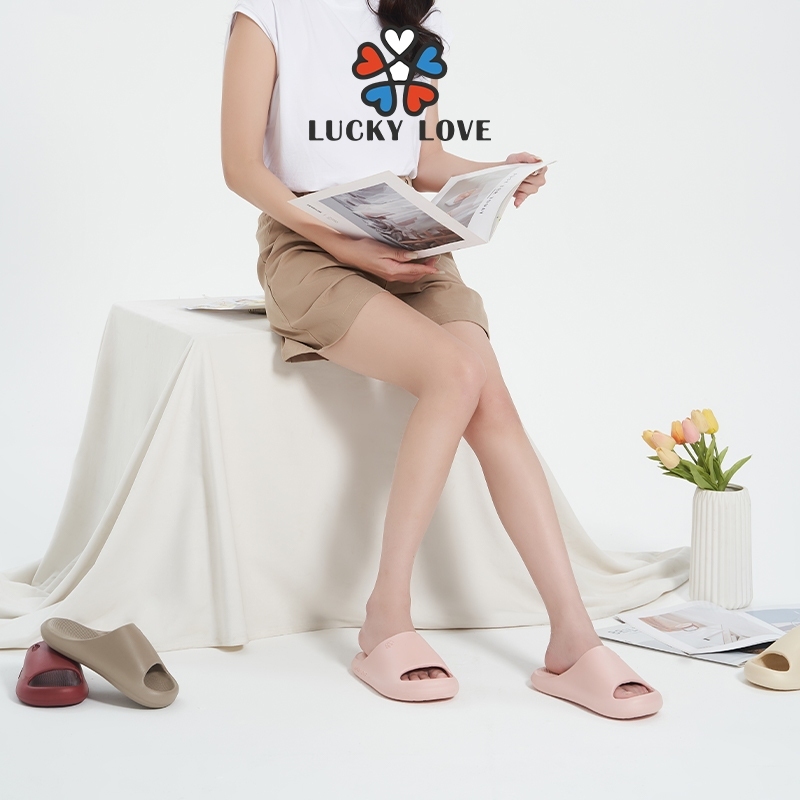 LuckyLove รองเท้าแตะหญิง รองเท้าแตะพื้นนิ่ม รองเท้าแตะกันลื่นผู้หญิง สีสันสดใส พื้นหนาและนุ่ม ป้องกันกลิ่น LK002
