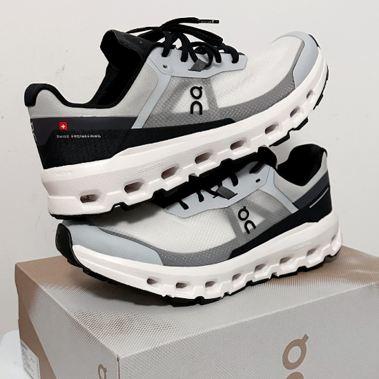 On Cloudvista 2 ของแท้ 100 % รองเท้าผ้าใบ รุ่นชาย และหญิง Ash black Running shoes