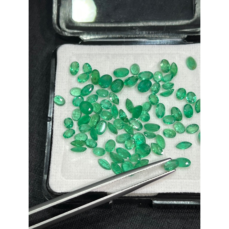 มรกต Natural Zambia Emerald Oval shape พลอยธรรมชาติ Zambia