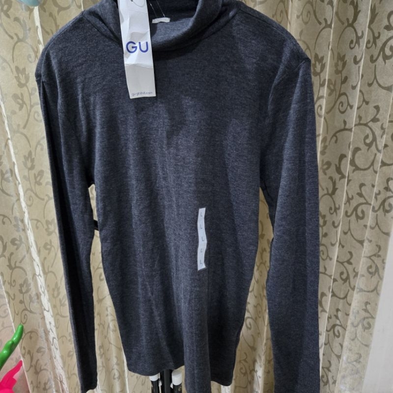 เสื้อคอเต่า GU Size L ของใหม่ป้ายห้อย