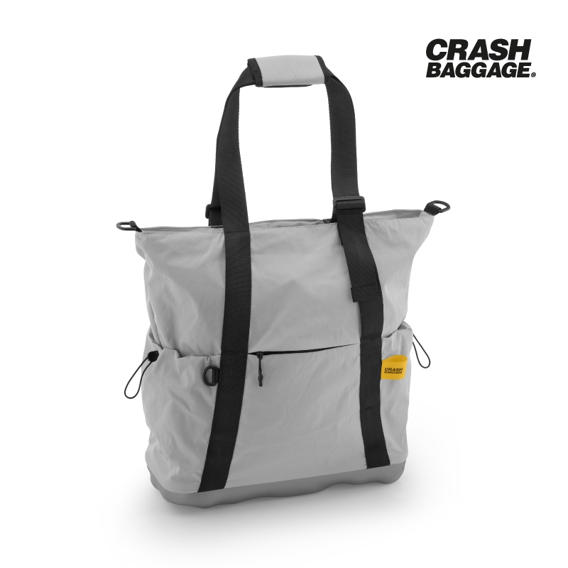 CRASH BAGGAGE กระเป๋าถือและกระเป๋าสะพายหลัง รุ่น HARD TOTE BAG สีเงิน