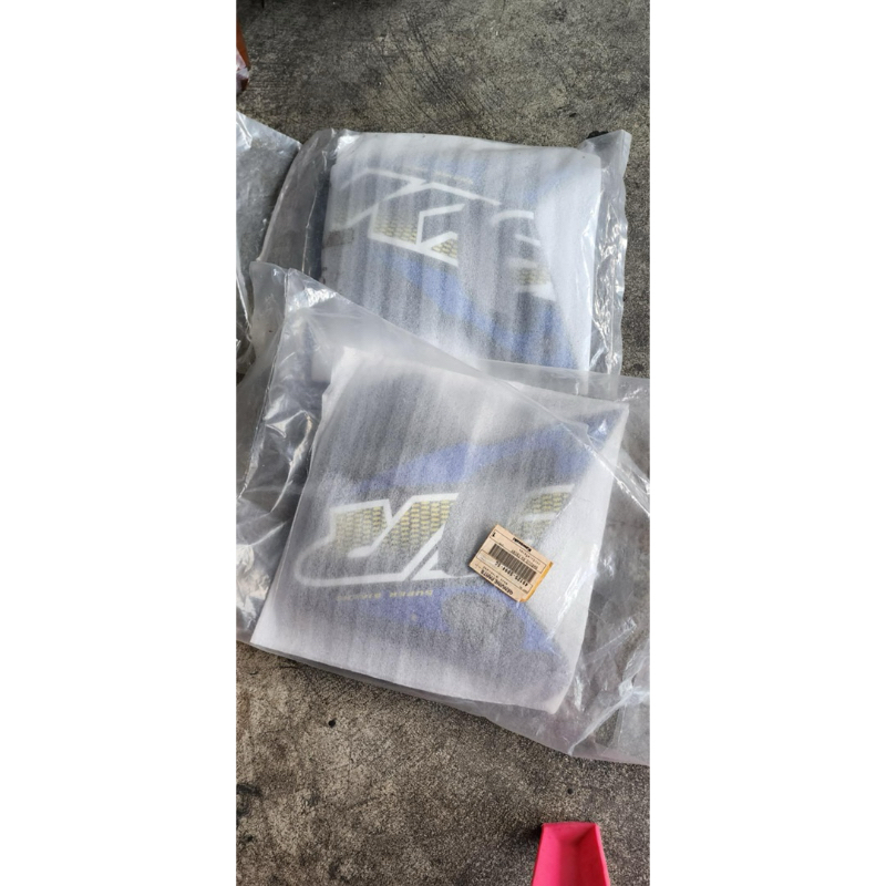 กระบังเครื่องยนต์KSR110ตัวเก่าน้ำเงินลาย1ของแท้ ราคาต่อคู่