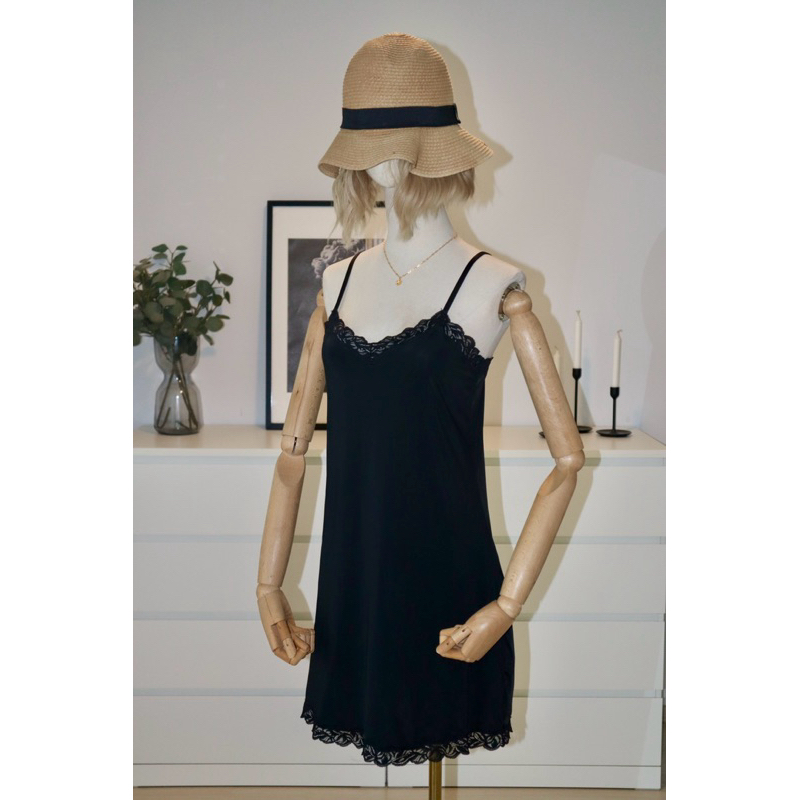 ชุดนอนสายเดี่ยวสีดำมือสอง OYSHO SIZE S สภาพดี รูปถ่ายจากสินค้าจริง