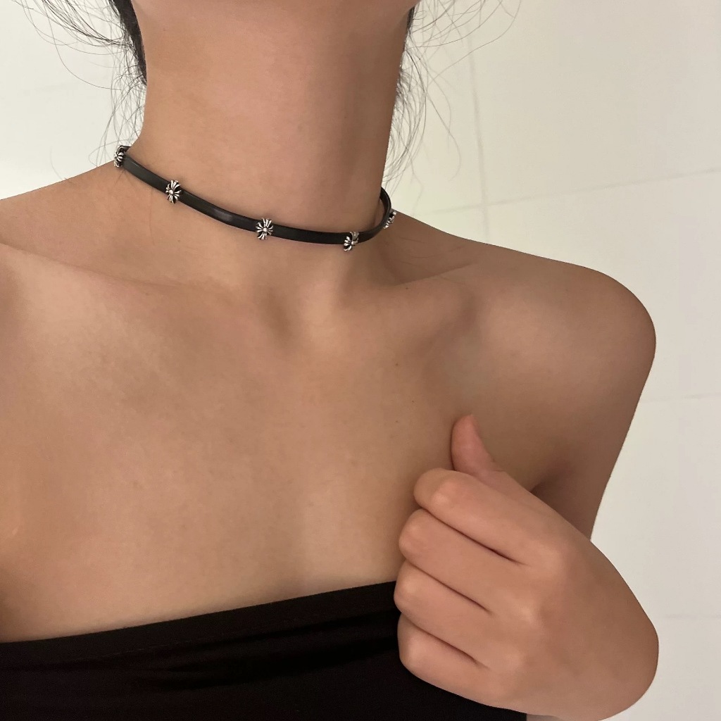 สร้อยคอไม้กางเขน/Vintage necklace/Cross choker/สร้อยคอโชคเกอร์หนัง/Leather choker/สร้อยคอพังก์ /Y2K necklace