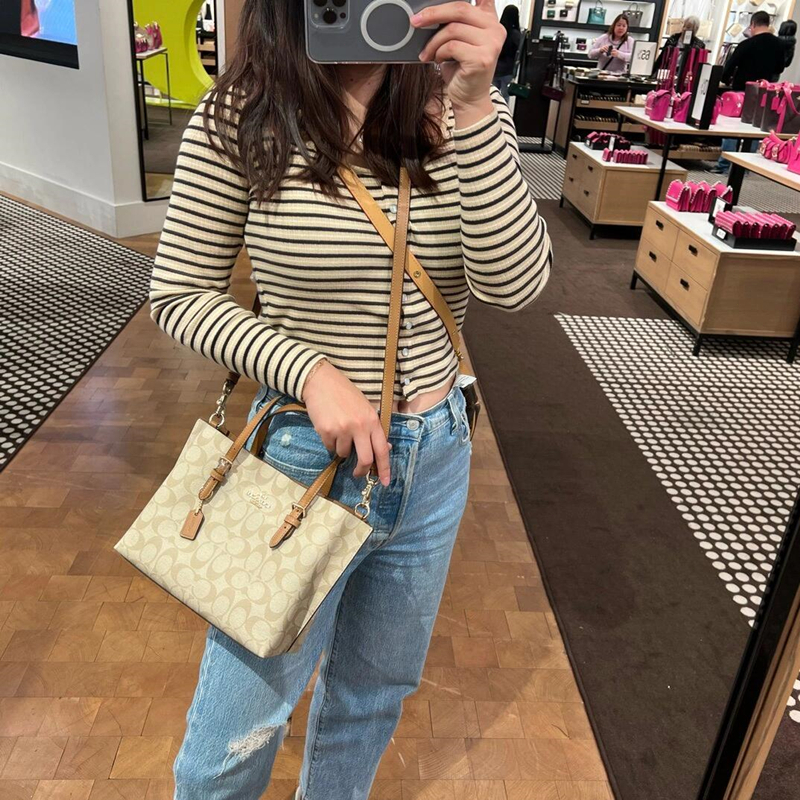 COACH Mollie Tote In Signature Canvas ของแท้ กระเป๋าช้อปปิ้งและเดินทางขนาดใหญ่