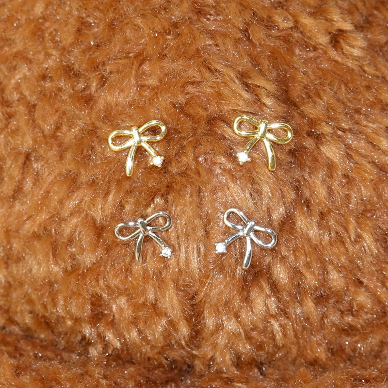 RINDA - Petit bow stud (gold/silver)