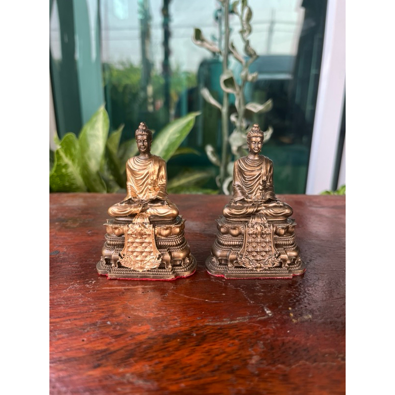 พระพุทธเจ้าปางสมาธิ (พระพุทธโคตม)ขนาดตั้งหน้ารถได้ ฐาน2นิ้ว หน้าตัก1.5นิ้ว สูง3 นิ้ว
