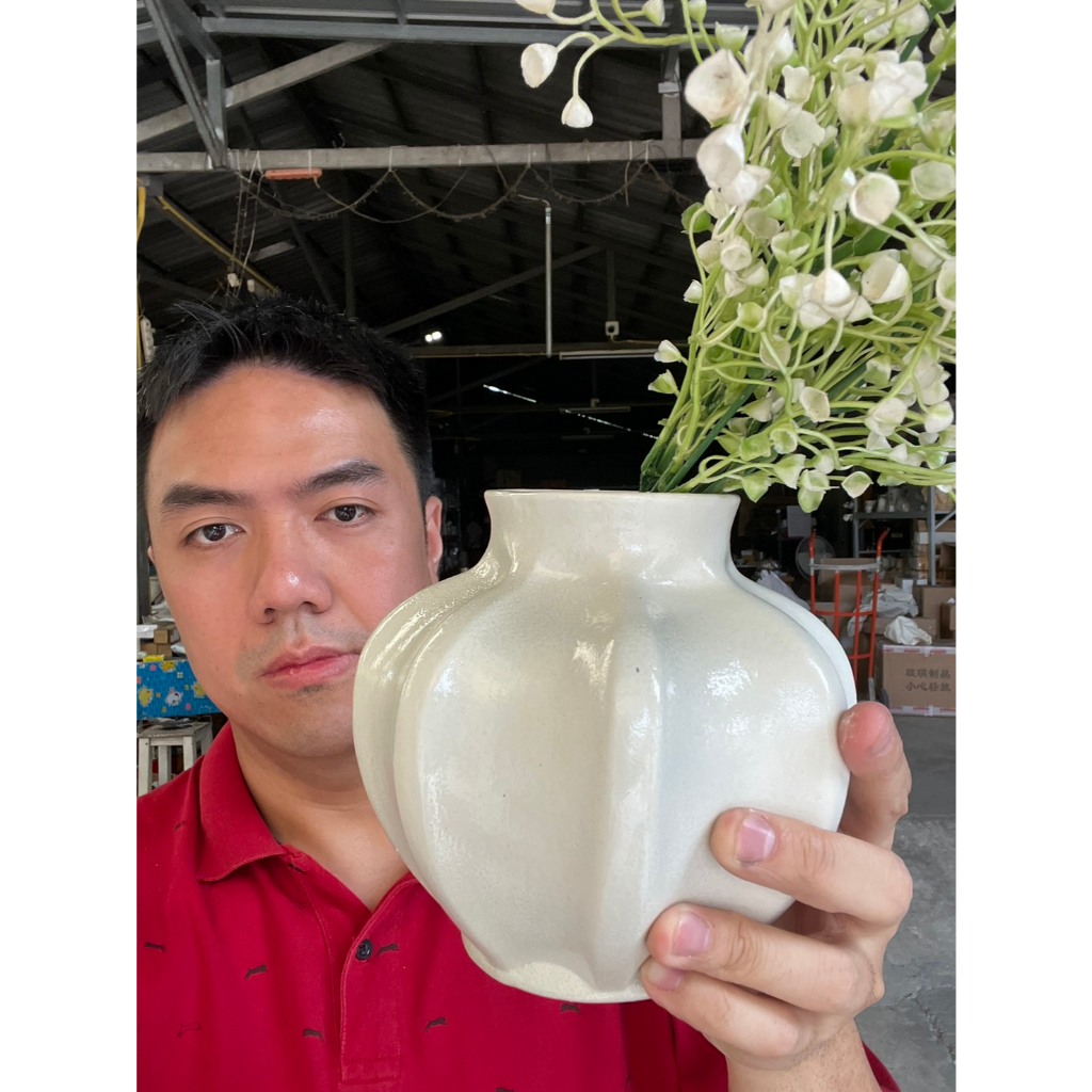 แจกันจัดดอกไม้ ทรงกลม สีขาวพ่น ขนาด 5.5x5.5นิ้ว แจกันเซรามิค รหัส1468