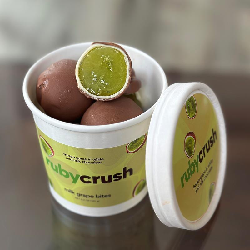 Emeraldcrush องุ่นไชน์มัสคัดเคลือบช็อกโกแลต Shine Muscat Grape+Belgium Chocolate 200g