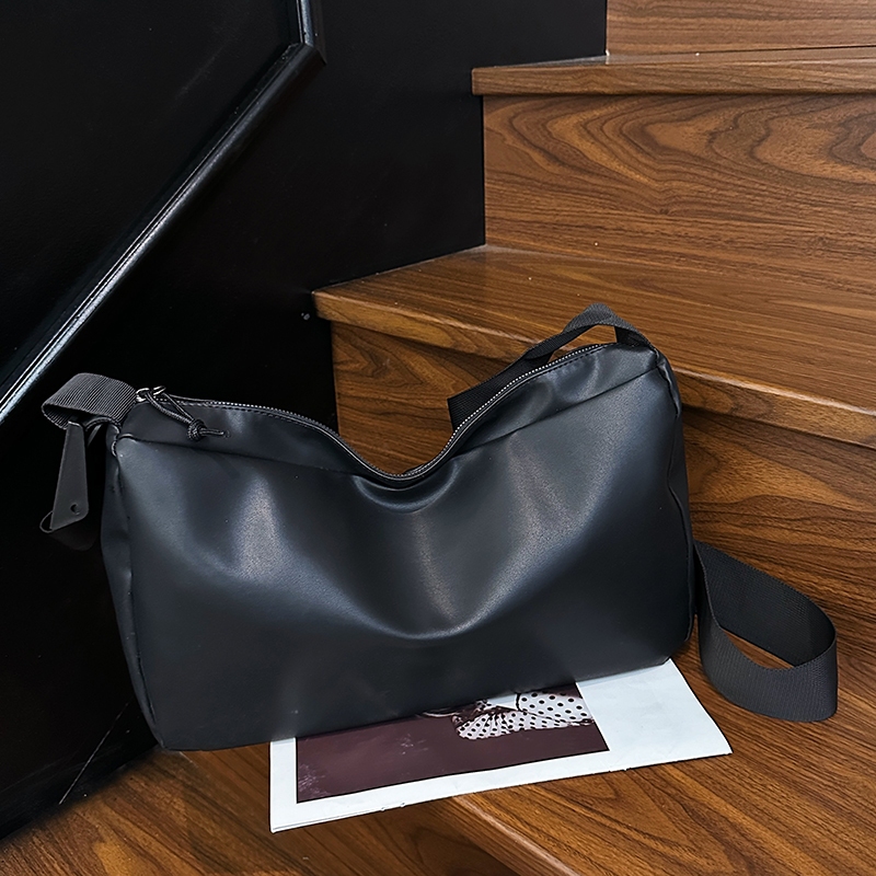 (B-1591) กระเป๋าสะพายข้าง สไตล์วินเทจคลาสสิค สไตส์นี้เท่มาก กระเป๋านาดใหญ่จุของได้เยอะ เรียบง่าย งานดี ฮิตมากตอนนี้